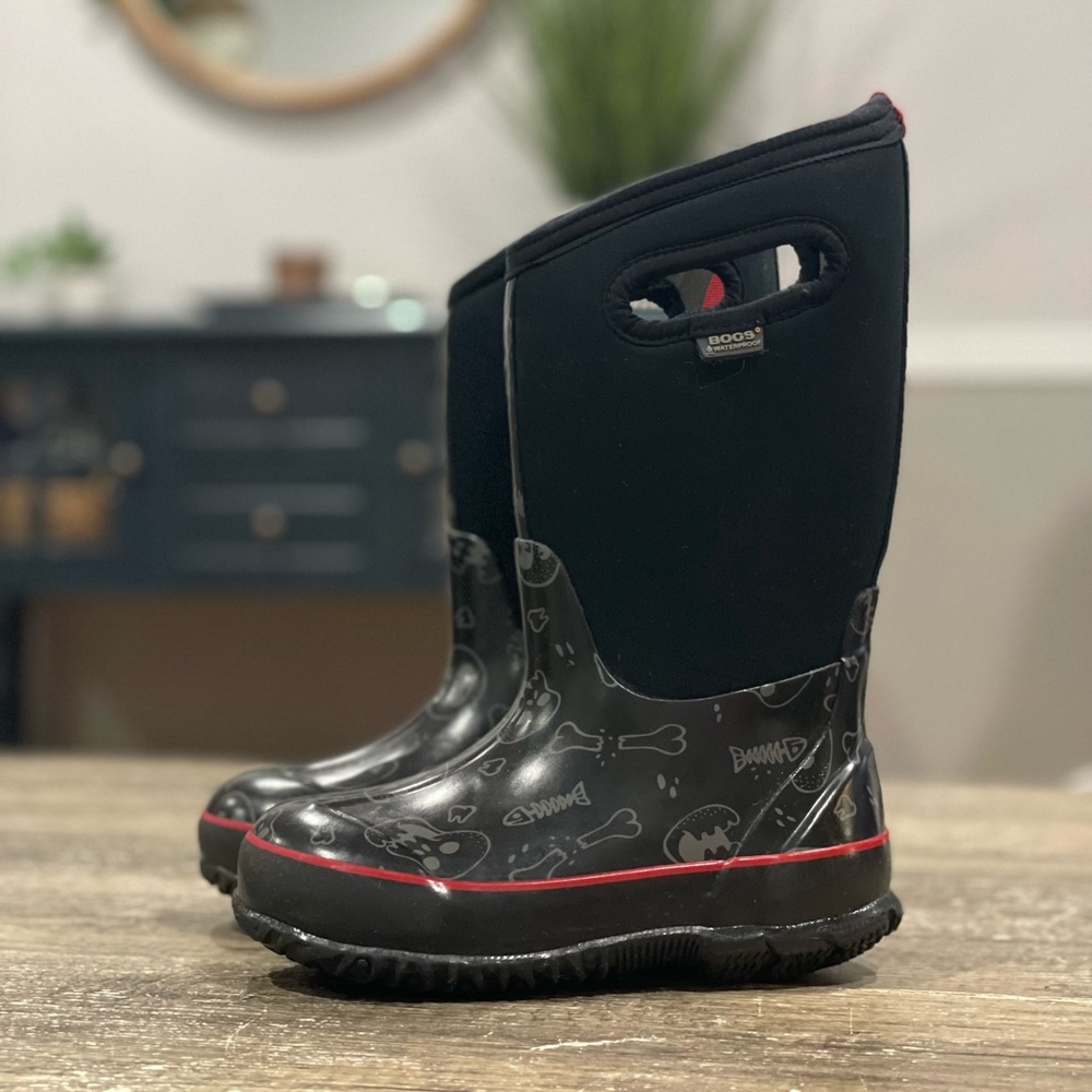 BOGS K Classic Bones Youth Boys Size 11 Black Waterproof Boots